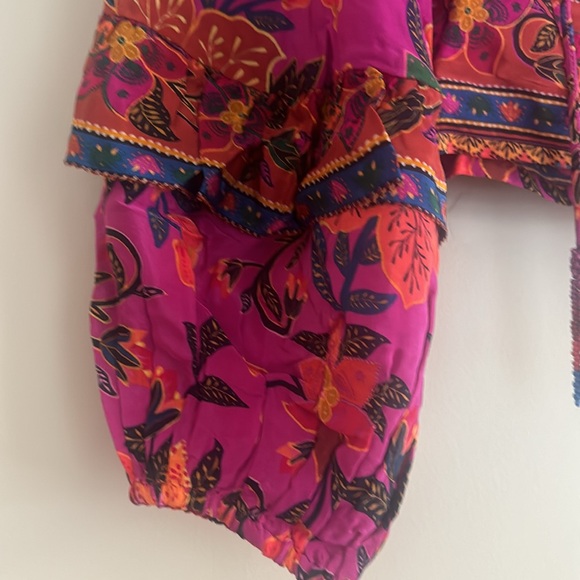 FARM RIO Tropical Tapestry Ruffled Blouse, size XS. - Picture 5 of 5